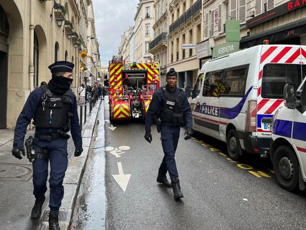 Xả súng giữa trung tâm Paris, nhiều người thương vong