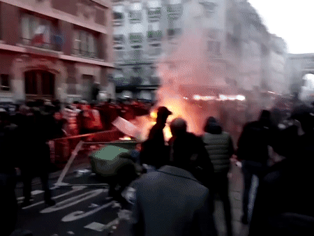 Biểu tình bạo loạn giữa Paris