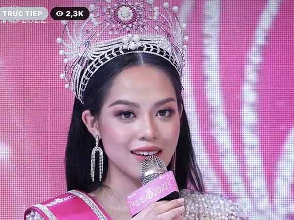 Chưa đăng quang 24 tiếng, Tân hoa hậu Việt Nam 2022 đã 'nuốt mic' xuất thần khi bị hỏi câu khó
