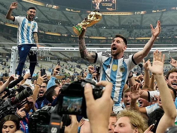 Đáp trả yêu cầu đá lại chung kết World Cup 2022, CĐV Argentina mở kiến nghị 'Pháp ngừng khóc'