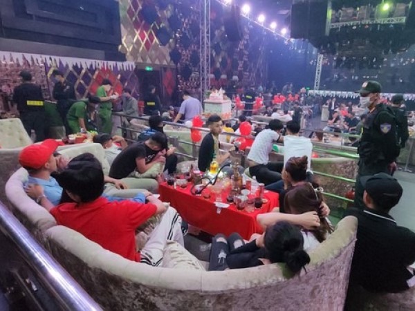 Bắt quả tang 139 người dương tính với ma túy tại quán bar trong đêm Noel