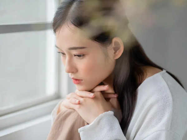 Tôi từng giúp bạn 100 triệu, khi tôi túng thiếu, bạn tặng lại một câu chua chát