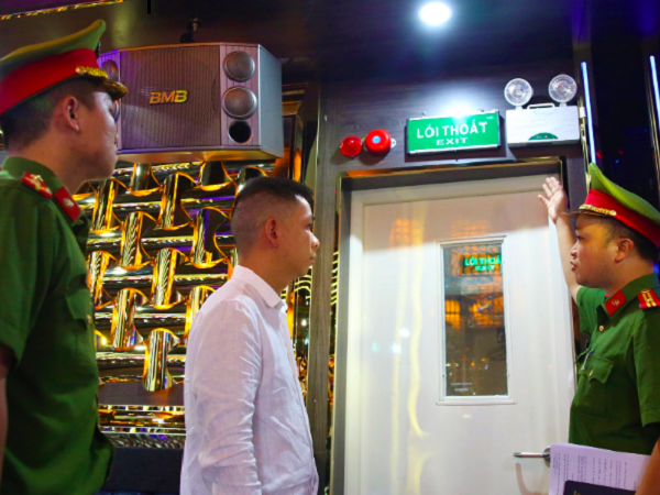 Hà Nội đóng cửa hơn 1.100 quán karaoke, vũ trường