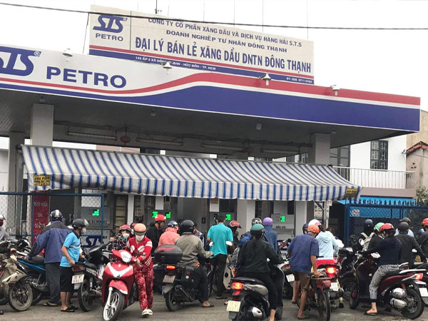 Vay mượn, mua trái quy định, nhiều ông lớn xăng dầu vẫn thiếu hàng
