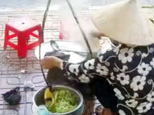 Thông tin mới nhất vụ người bán bún đổ thức ăn thừa vào nồi nước dùng ở Khánh Hòa