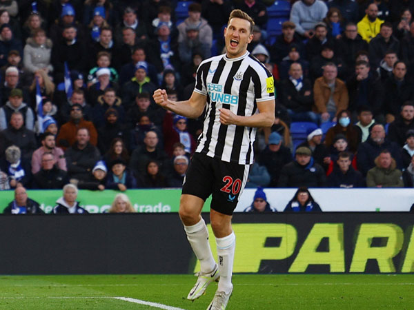 Newcastle thăng hoa cực đỉnh, vượt mặt Man City