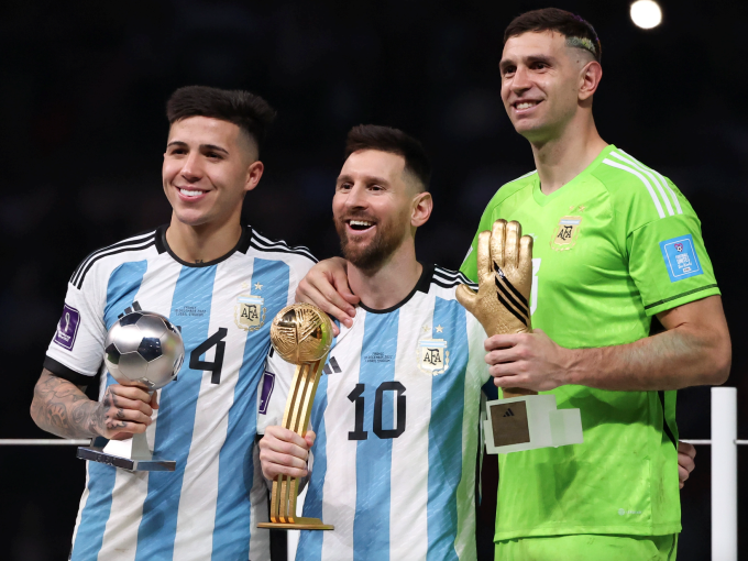 Chelsea sẵn sàng phá kỷ lục mua tiền vệ vô địch World Cup