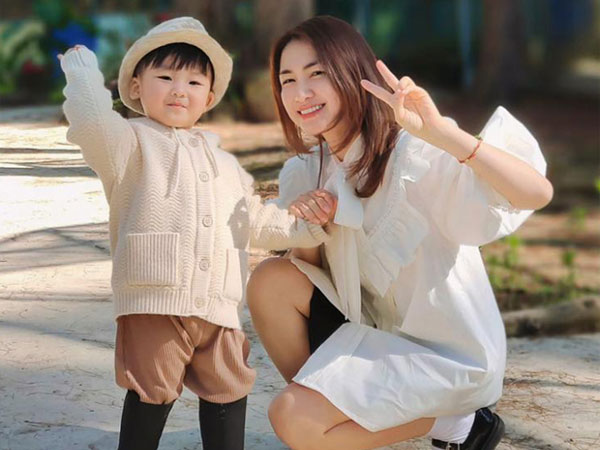 Dân mạng bày tỏ sự đồng cảm khi cùng có hoàn cảnh đơn thân như Hòa Minzy, nữ ca sĩ có phản ứng bất ngờ