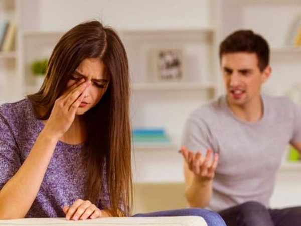 Chồng chết điếng biết cậu con trai nối dõi chính là 'sản phẩm' của vợ và tình cũ
