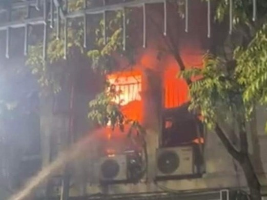 Cháy lớn tại cửa hàng giày dép chợ Ninh Hiệp ngày giáp Tết