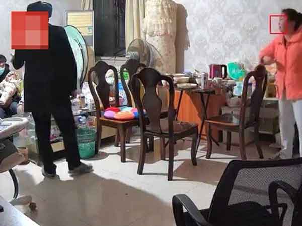 Mắc COVID-19 không chăm được con nhỏ, nàng dâu bị bố mẹ chồng mắng xối xả vì 'không làm tròn trách nhiệm', ép ly hôn lập tức