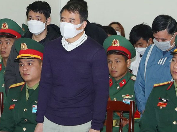 Sau khi trình bày hoàn cảnh gia đình, cựu đại tá biên phòng xin giảm nhẹ hình phạt