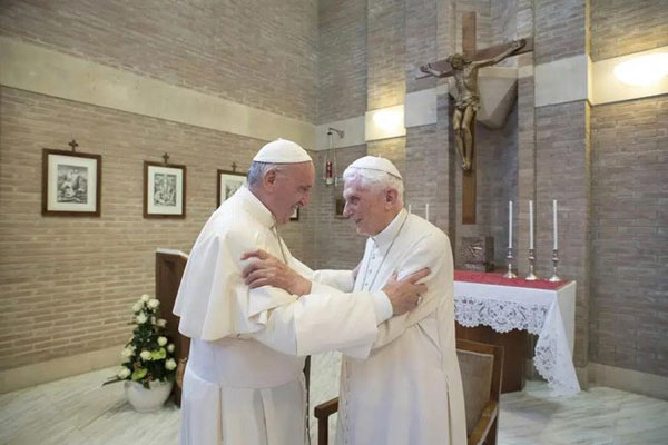 Vatican: Sức khỏe Giáo hoàng danh dự Benedict XVI 'xấu đi'