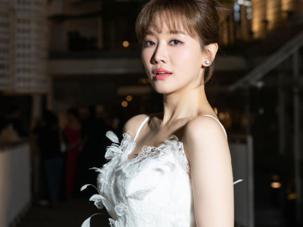 Sau 4 tháng tích cực chữa trị bệnh liệt nửa mặt, tình hình sức khỏe của Hari Won hiện ra sao?