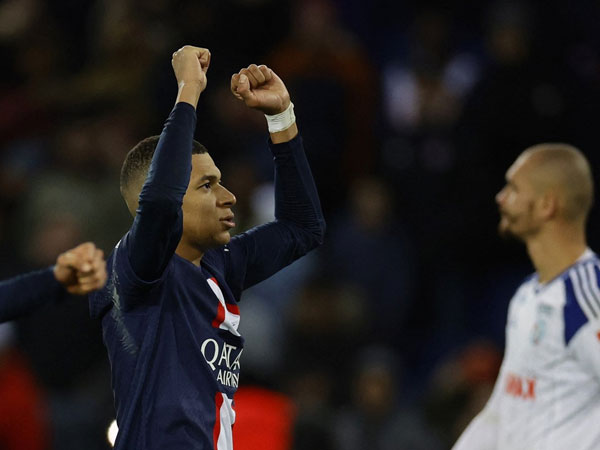 Neymar bị đuổi, Mbappe giúp PSG thắng ở phút 96