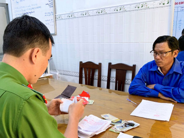 Lừa cúng giải căn, giải hạn để chiếm đoạt 700 triệu đồng