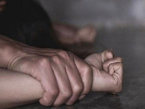 Phát hiện 'cảnh nóng' của con gái 15 tuổi lan truyền trên mạng, ông bố tìm đến tận nhà người đăng tải video và gặp họa