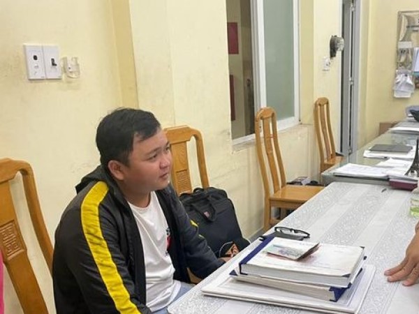 Thua cá độ bóng đá, shipper cướp tiền trong ngân hàng