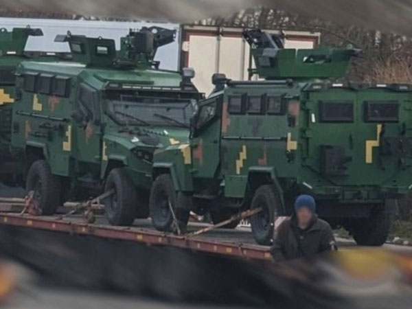 Rò rỉ hình ảnh quân đội Ukraine nhận lô khí tài ‘khủng’
