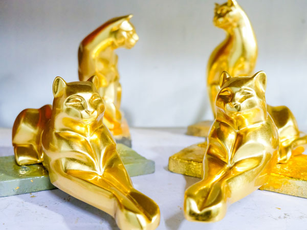 Chiêm ngưỡng linh vật mèo dát vàng 24k 'trình làng' Tết Qúy Mão