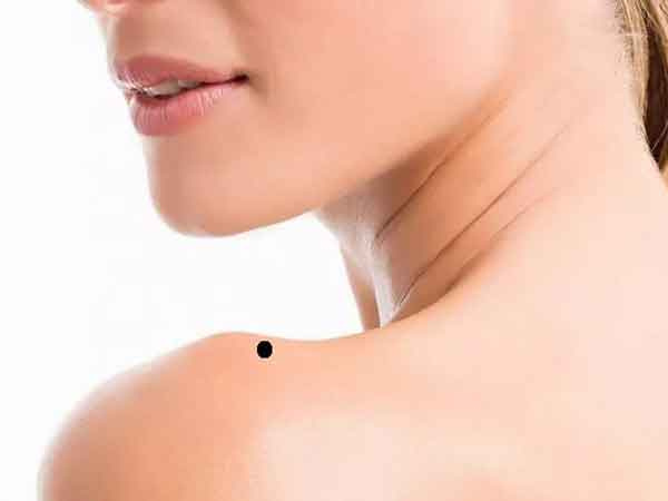 Nốt ruồi trên vai gánh vác cuộc đời: Thực tế chứng minh ra sao?