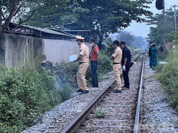 Hẹn gặp cô gái không được, thanh niên lên đường ray bị tàu hỏa tông chết