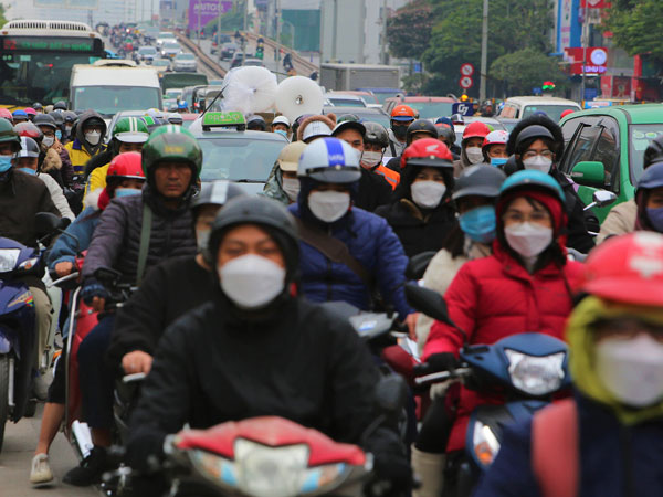 Người dân Hà Nội ùn ùn về quê nghỉ Tết