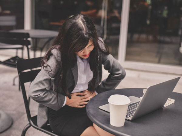 Cô gái trẻ bị viêm nhiễm và xuất huyết dạ dày vì kiểu giảm cân nhiều người làm