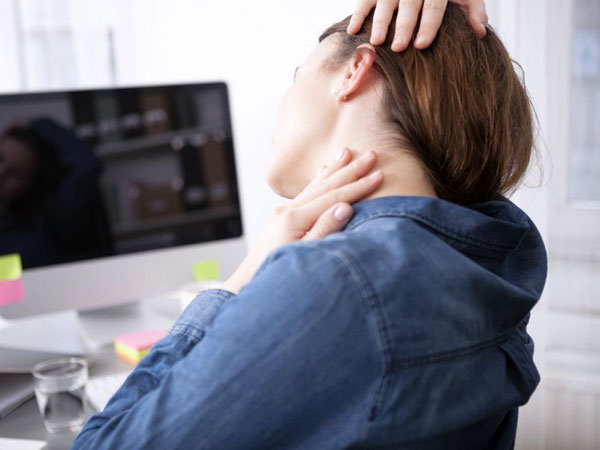 Thói quen gây bệnh thoái hóa cột sống cổ nhiều người dễ mắc