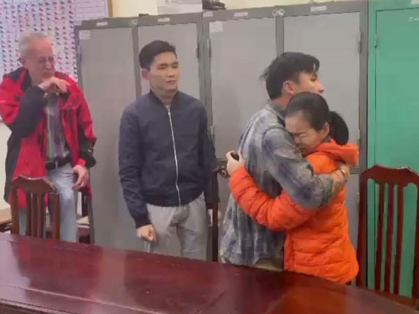 Tìm thấy gia đình cho thanh niên quốc tịch Mỹ qua dữ liệu dân cư quốc gia