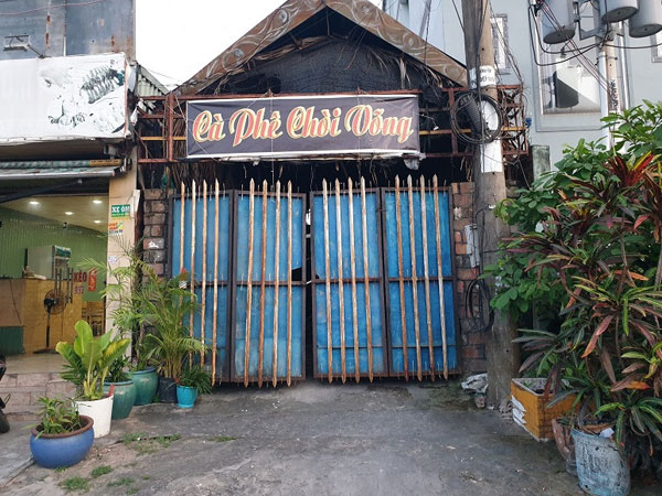 Nữ chủ quán cà phê chết trong tư thế treo cổ