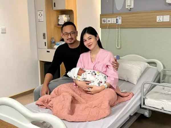 MC Vũ Thu Hoài sinh con cho chồng đại gia, nơi đẻ cực xịn
