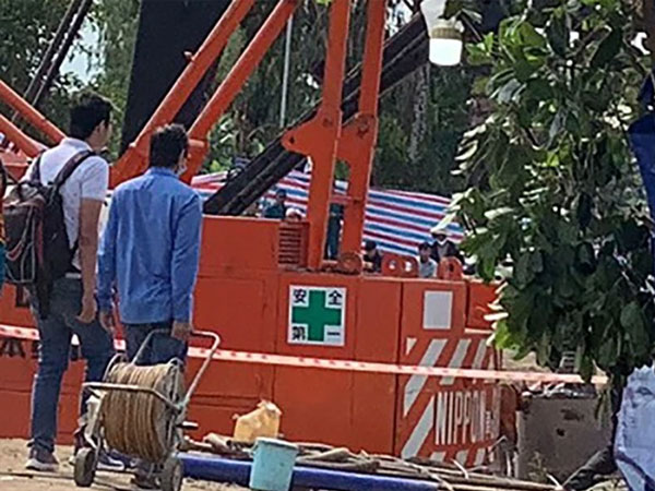 Vụ bé trai rơi xuống trụ bê tông ở Đồng Tháp sâu 35m: Đưa camera hồng ngoại xuống nhưng chỉ thấy bùn đất