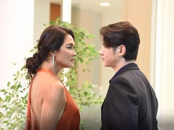 Đi du lịch với bồ về, chồng choáng váng khi vợ 'đánh úp' cao tay
