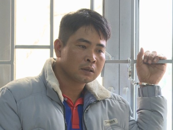 Thanh niên dùng đũa khống chế mẹ của người tình để hiếp dâm, cướp tài sản