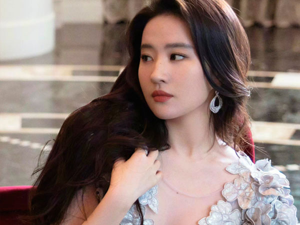 Có bố là nhân vật tầm cỡ ở Trung Quốc, Lưu Diệc Phi vụt sáng thành sao hạng A bằng cách nào?