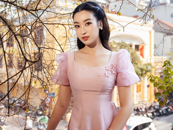 Thông qua một video, netizen ngưỡng mộ cách Đỗ Mỹ Linh được nhà chồng yêu thương