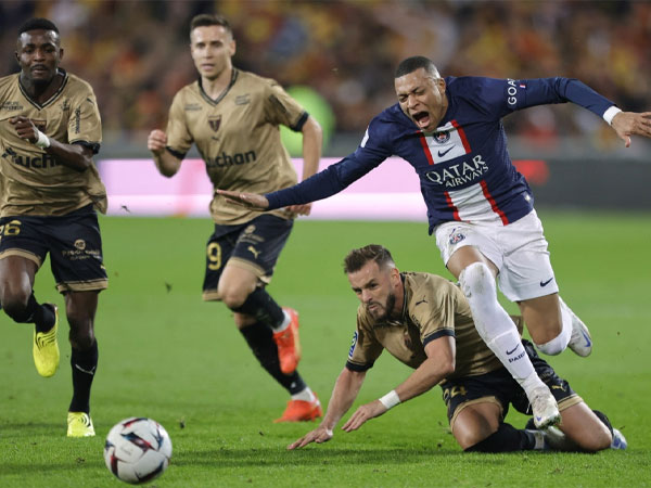 Mbappe im tiếng, PSG gục ngã trước Lens