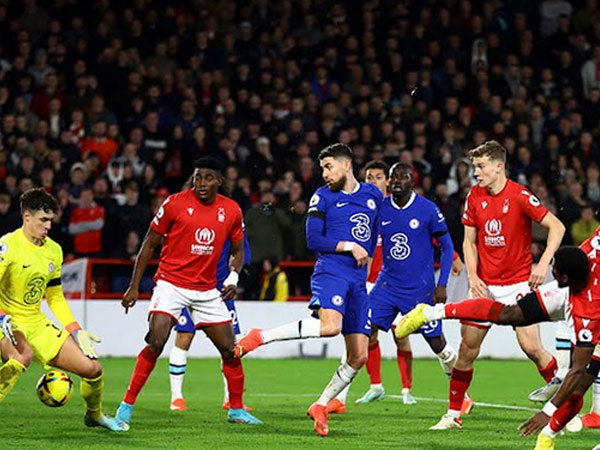Để Nottingham Forest cầm hòa, Chelsea run rẩy trước đại chiến