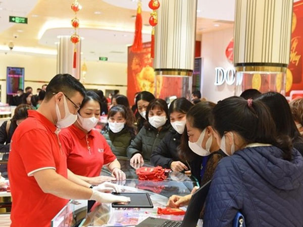 Năm 2023, có nên đầu tư vào vàng, USD?