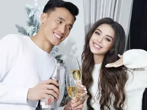 Vợ Bùi Tiến Dũng giật spotlight vì quá đẹp sau hơn 1 tháng sinh con