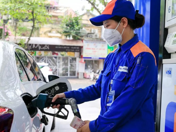 Giá xăng tăng lần 2 liên tiếp từ đầu năm 2023