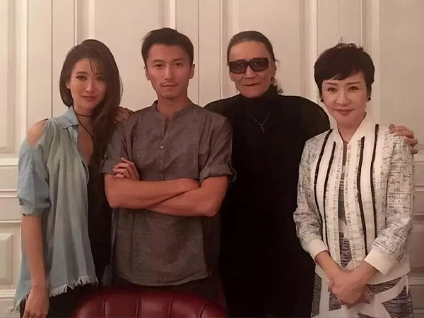 Tạ Đình Phong hàn gắn với em gái sau nhiều năm không nhìn mặt