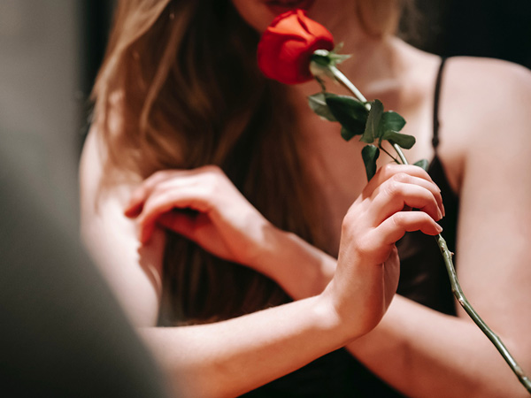 Người đàn bà ngoại tình và hành trình vượt qua cám dỗ