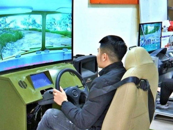 Bắt buộc lắp cabin điện tử, chi phí học lái xe sẽ tăng