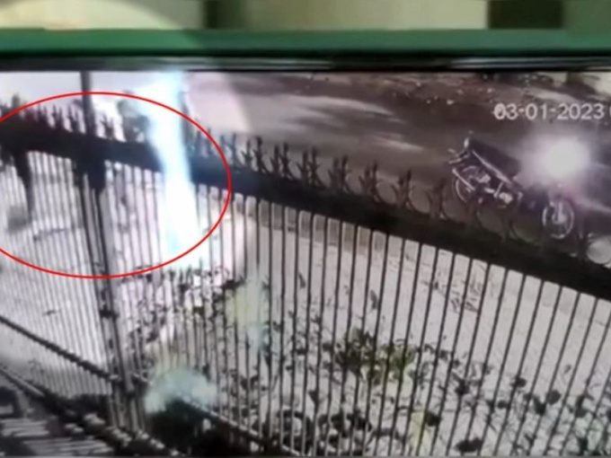 Xe máy lao vào gốc cây, 1 người tử vong, 1 người bị đánh: Camera ghi lại cảnh tượng kinh hoàng
