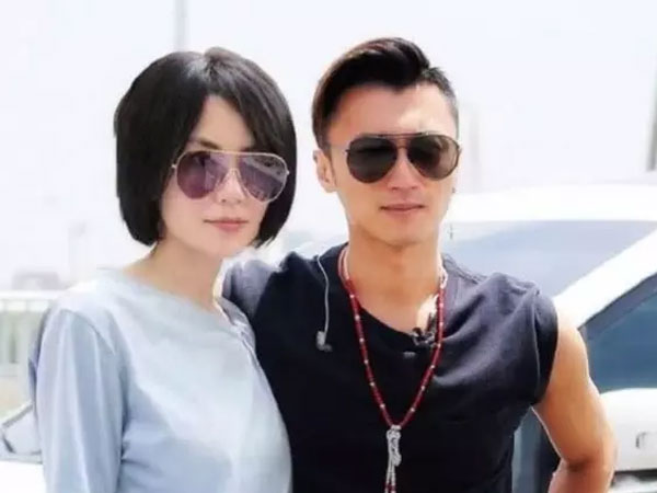 Tạ Đình Phong và Vương Phi lại vướng nghi vấn chia tay: Người một mình về quê ăn Tết cùng gia đình, kẻ khóc nức nở trên phố