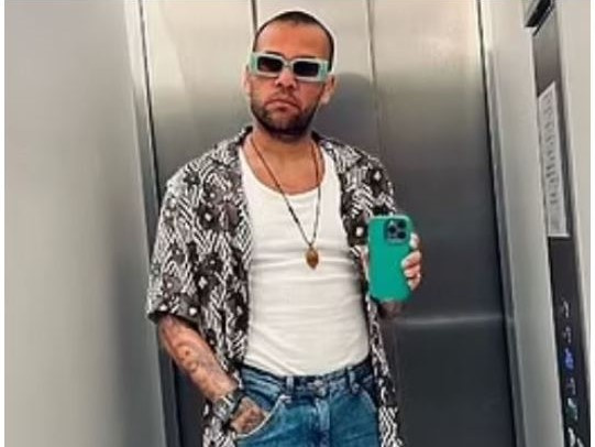 Dani Alves bị cáo buộc tấn công tình dục