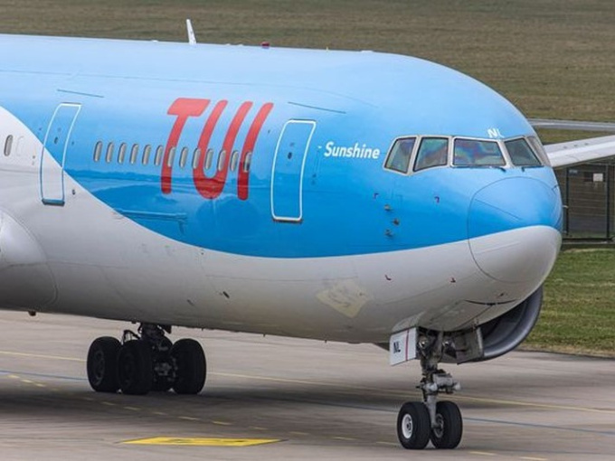 Ẩu đả trên máy bay, hai hành khách Anh đối mặt 20 năm tù