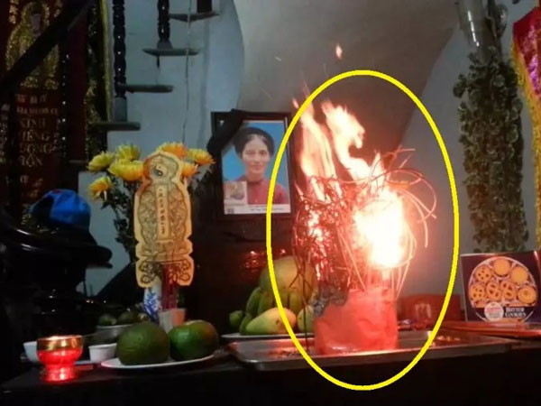 Ban thờ xuất hiện 3 điều ăn lộc tổ tiên, 1 thứ báo động vận đen
